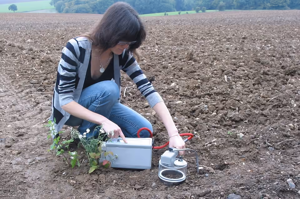 Appareil de mesure de la respiration du sol installé sur le terrain Appareil de mesure de la respiration du sol installé sur le terrain.