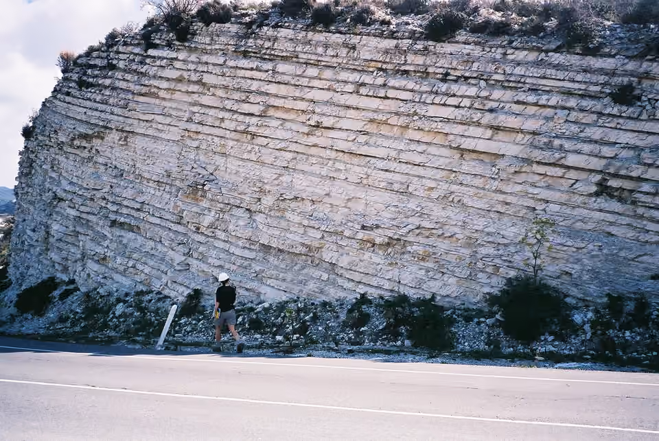 Couches de craie superposées dans un affleurement à Chypre Couches de craie superposées dans un affleurement à Chypre.