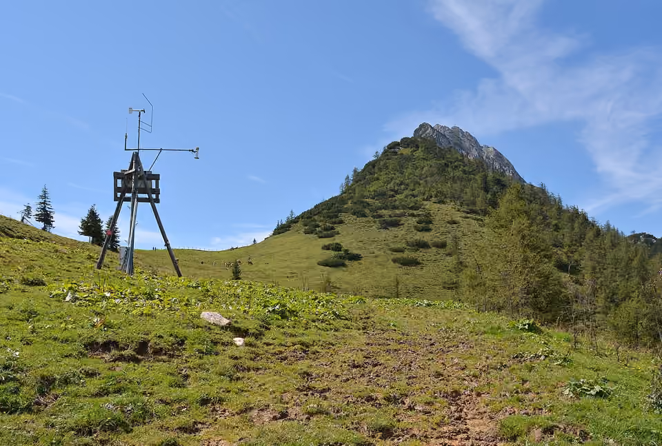 Station météorologique au col d’Arlingsattel, près du Bosruck dans les Alpes autrichiennes Station météorologique au col d’Arlingsattel, près du Bosruck dans les Alpes autrichiennes.