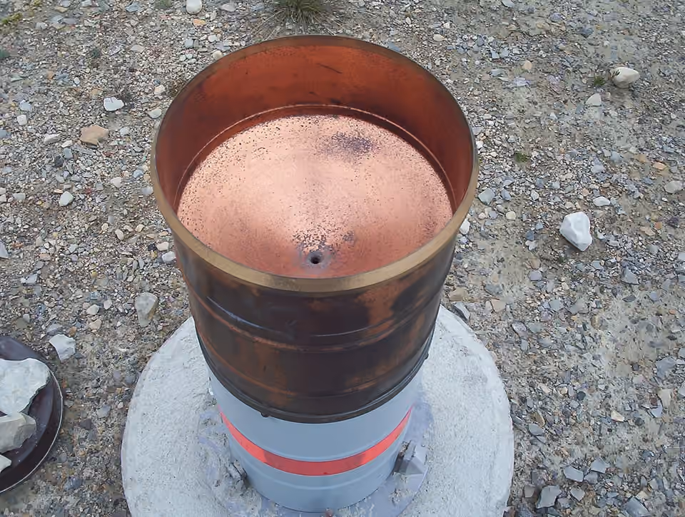 Vue extérieure d’un pluviomètre à augets basculants Vue extérieure d’un pluviomètre à augets basculants.