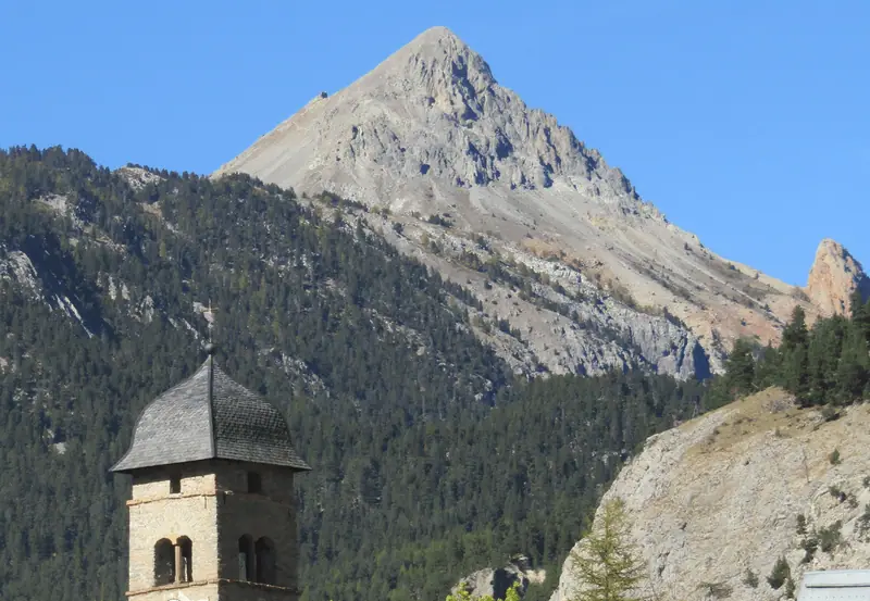 La Guglia Rossa et le clocher vus depuis Plampinet.