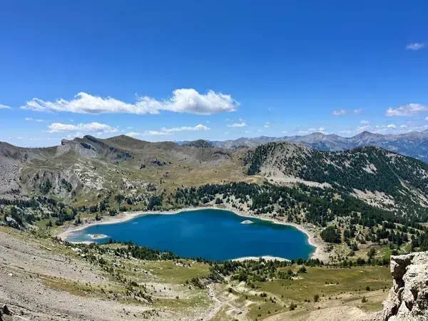Paysage de randonnée en Provence-Alpes-Côte d’Azur